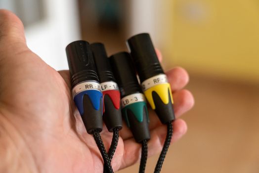 Rozdíly mezi analogovými a digitálními audio kabely: Co je lepší?